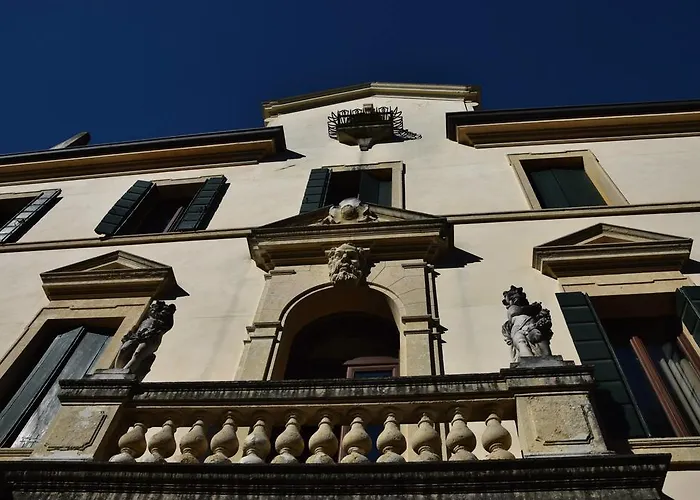 Italia 2*